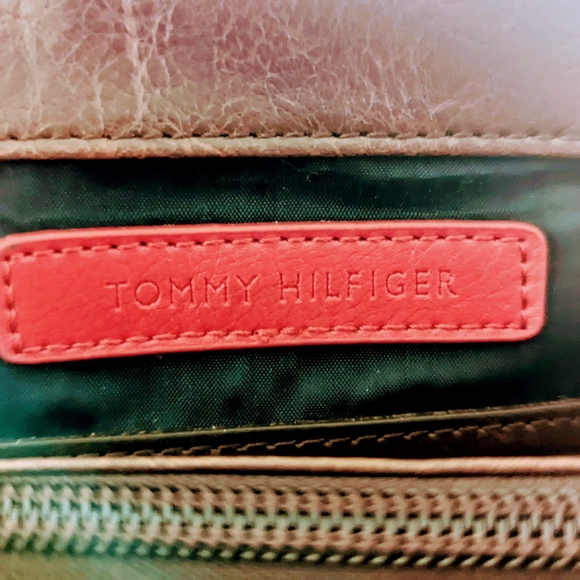 Nwot Tommy Hilfiger purse - Picture 3 of 6